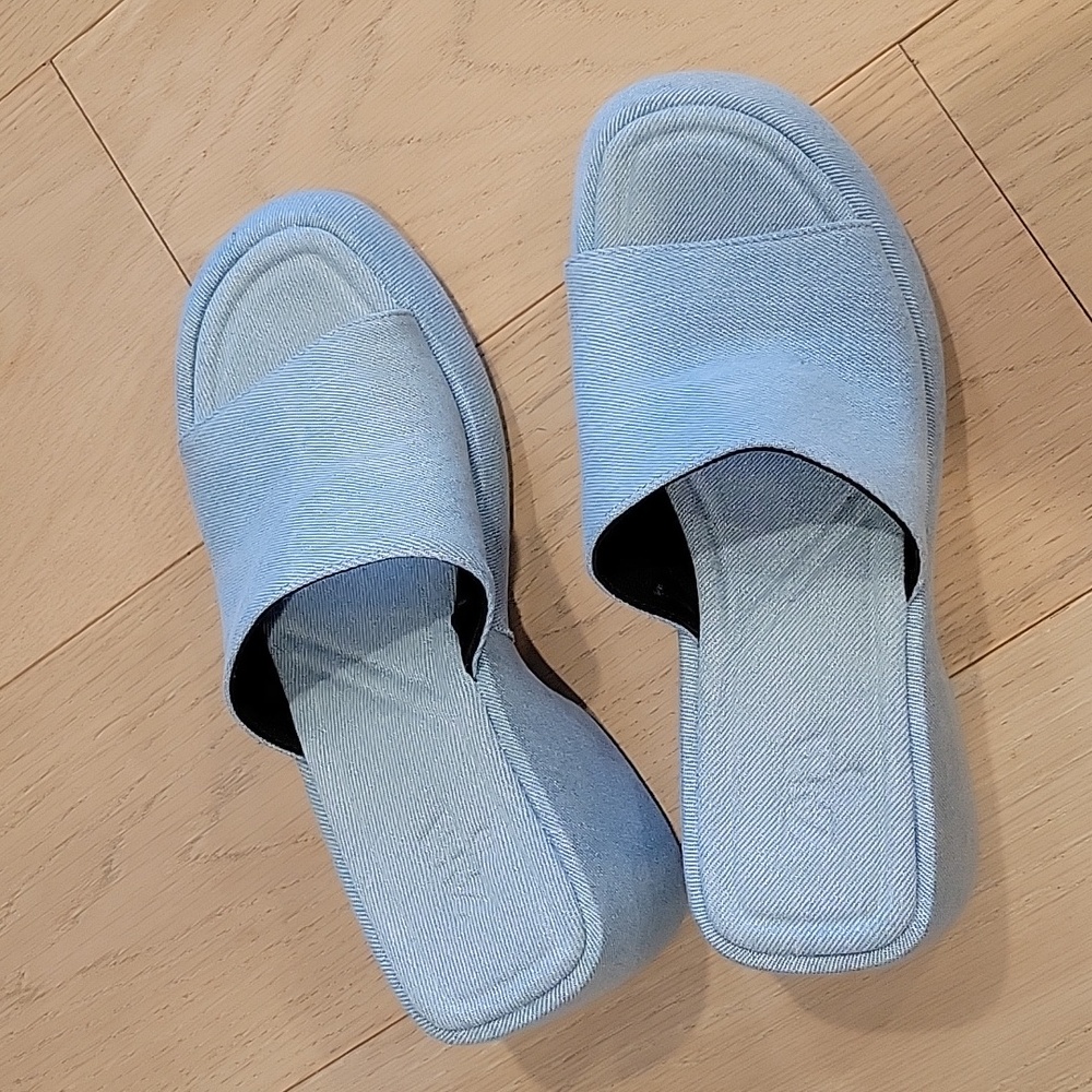 NWOT Zara Sandals